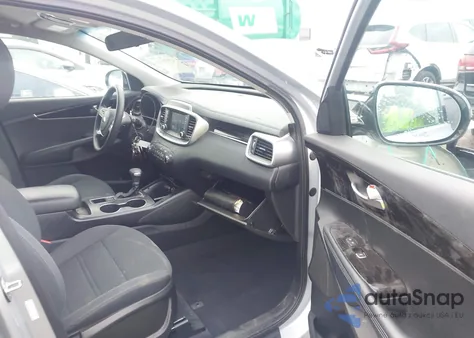 2019 Kia Sorento 2.4L L from USA, damaged, VIN 5XYPG4A30KG592930